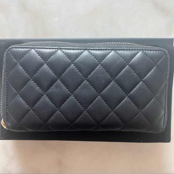 Authentic Chanel Wallet - Picture 8 of 8